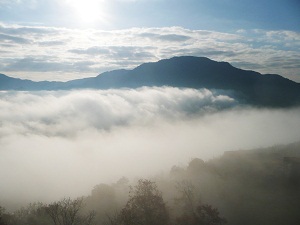 山と雲.jpg
